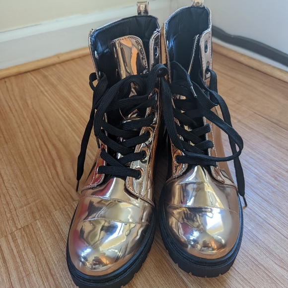 Matellic Boots - Picture 3 of 7